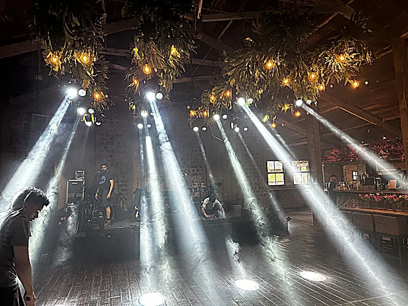 Som e iluminação para casamento